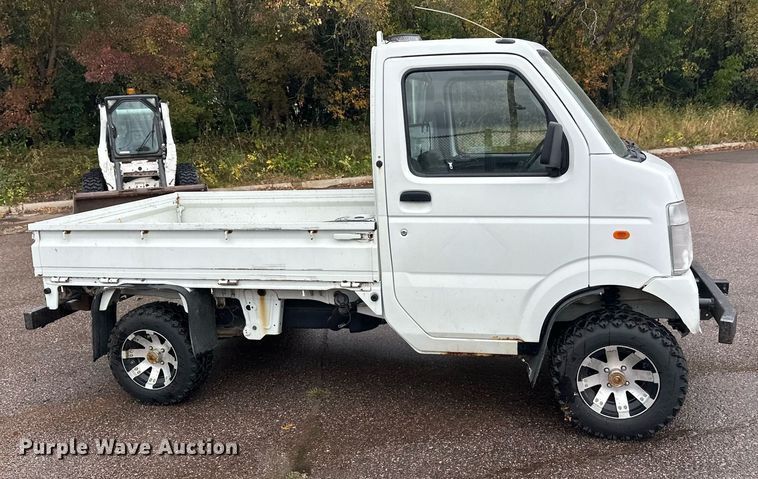 image for item EL0028 Suzuki mini truck