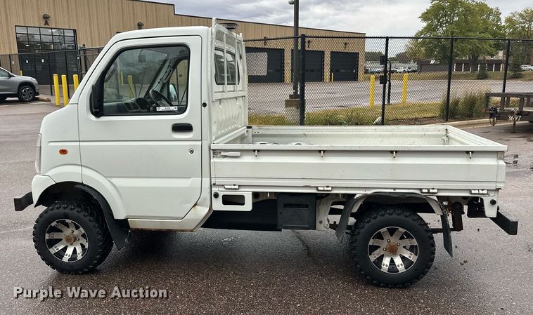 image for item EL0028 Suzuki mini truck