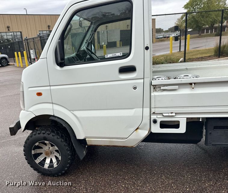 image for item EL0028 Suzuki mini truck