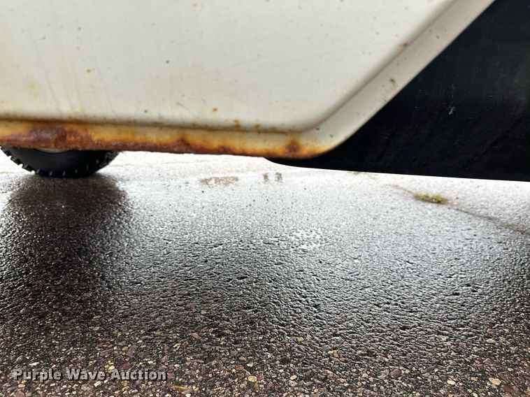 image for item EL0028 Suzuki mini truck