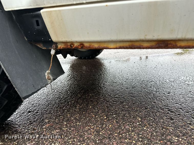 image for item EL0028 Suzuki mini truck