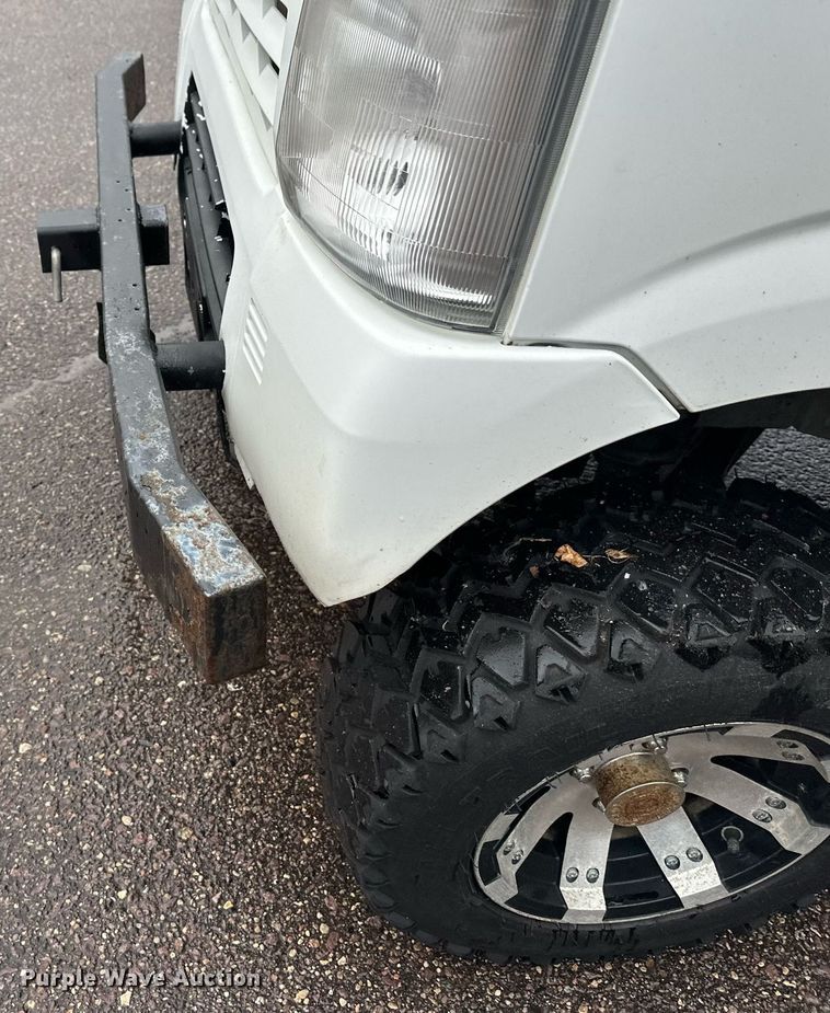 image for item EL0028 Suzuki mini truck