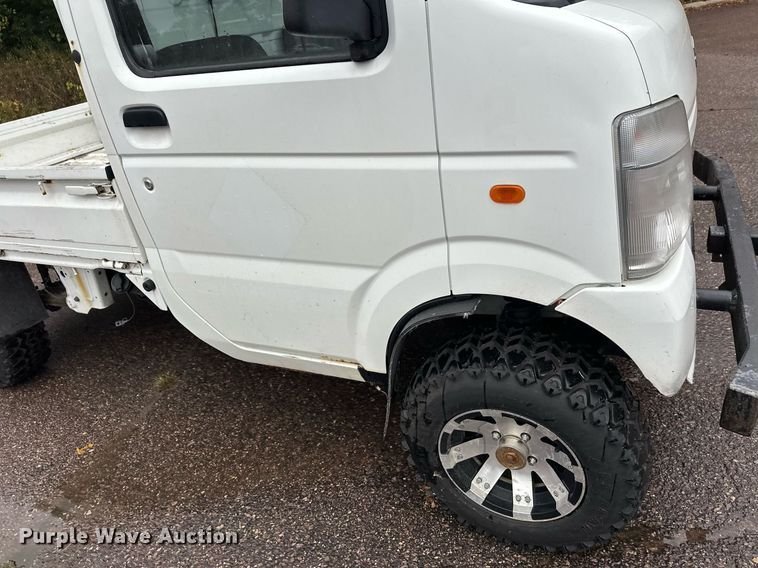 image for item EL0028 Suzuki mini truck