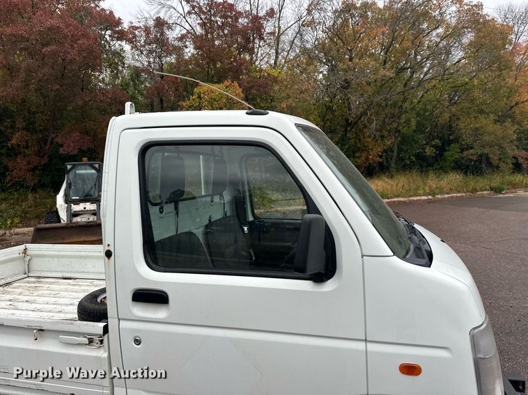 image for item EL0028 Suzuki mini truck