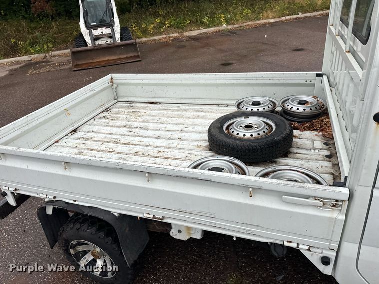 image for item EL0028 Suzuki mini truck