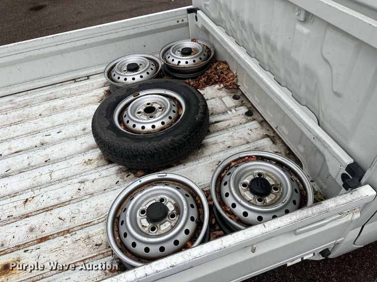 image for item EL0028 Suzuki mini truck