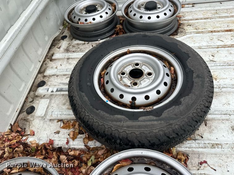 image for item EL0028 Suzuki mini truck