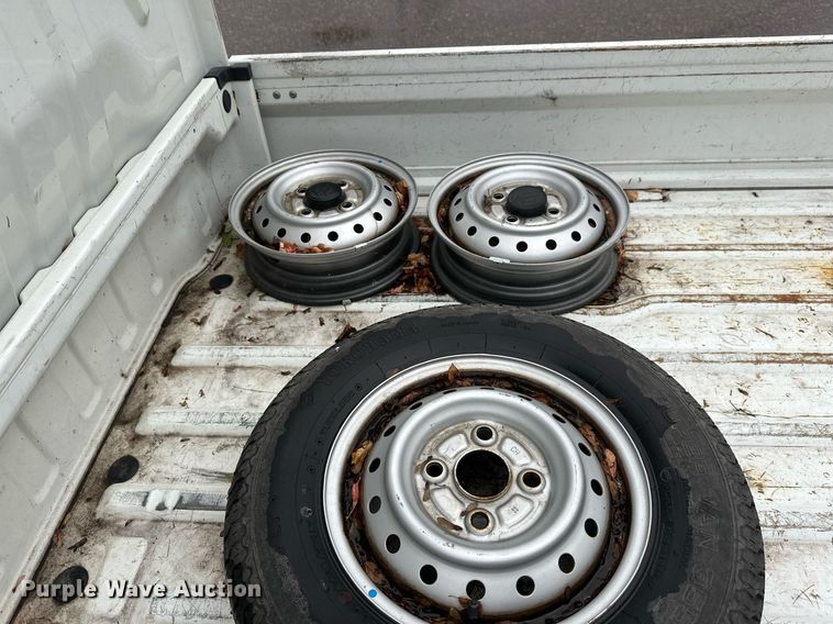 image for item EL0028 Suzuki mini truck