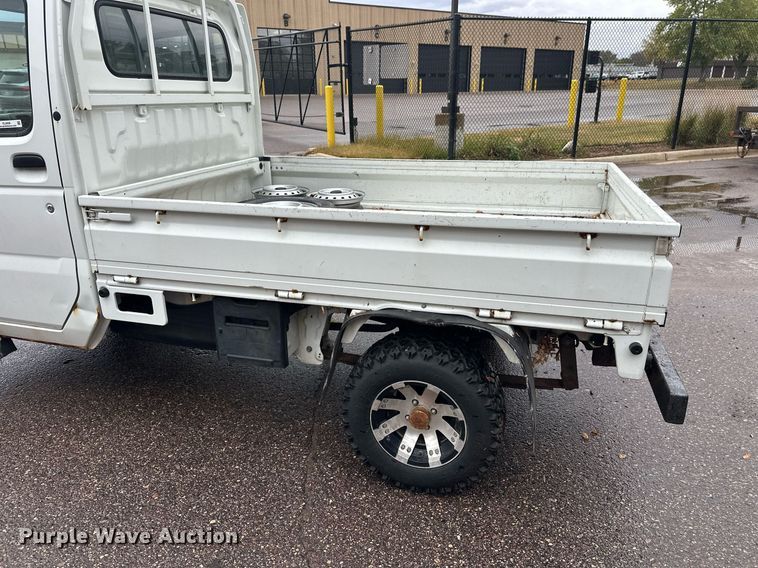 image for item EL0028 Suzuki mini truck