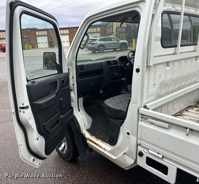 image for item EL0028 Suzuki mini truck