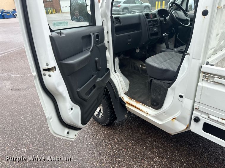 image for item EL0028 Suzuki mini truck