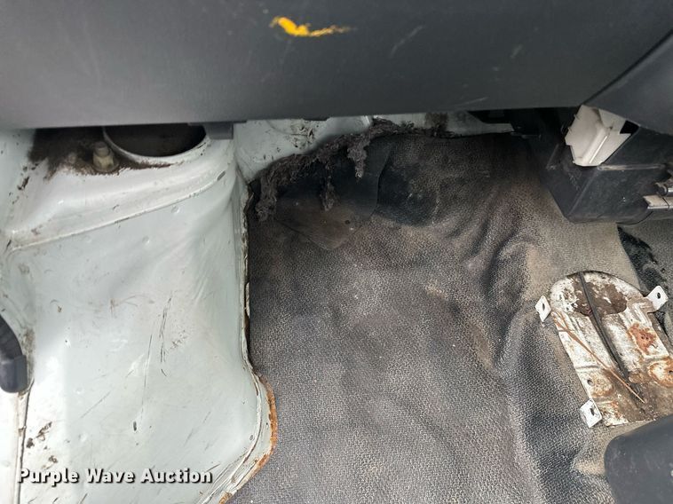 image for item EL0028 Suzuki mini truck