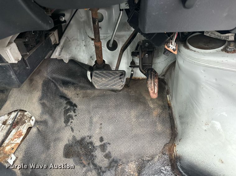 image for item EL0028 Suzuki mini truck