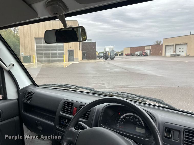 image for item EL0028 Suzuki mini truck