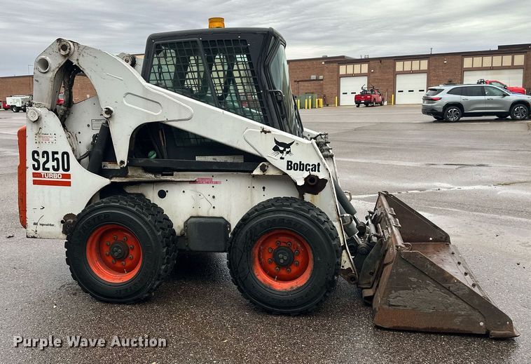 MINI CARGADOR SOBRE RUEDAS 2004 BOBCAT S250