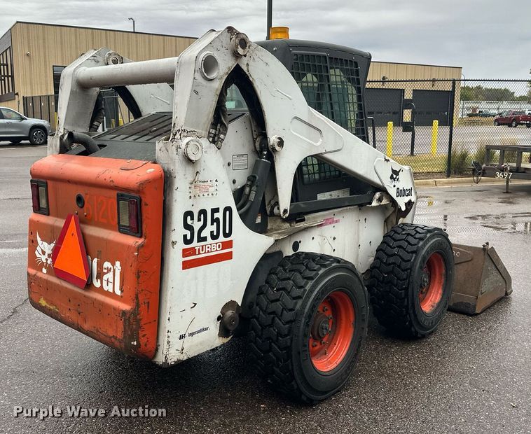 MINI CARGADOR SOBRE RUEDAS 2004 BOBCAT S250