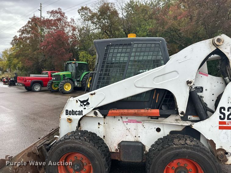 image for item EL0029 2004 Bobcat S250 skid steer loader