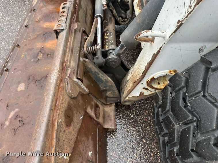 image for item EL0029 2004 Bobcat S250 skid steer loader