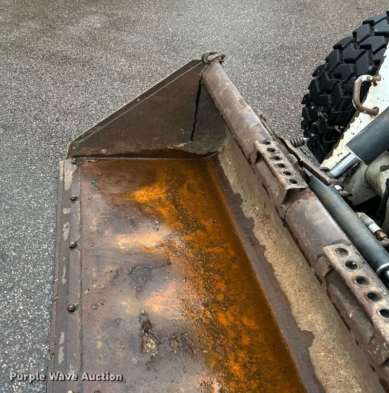 image for item EL0029 2004 Bobcat S250 skid steer loader