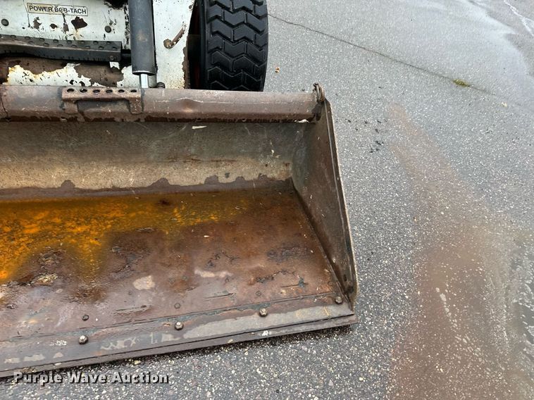 image for item EL0029 2004 Bobcat S250 skid steer loader