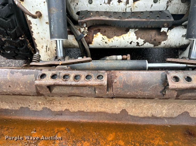 image for item EL0029 2004 Bobcat S250 skid steer loader