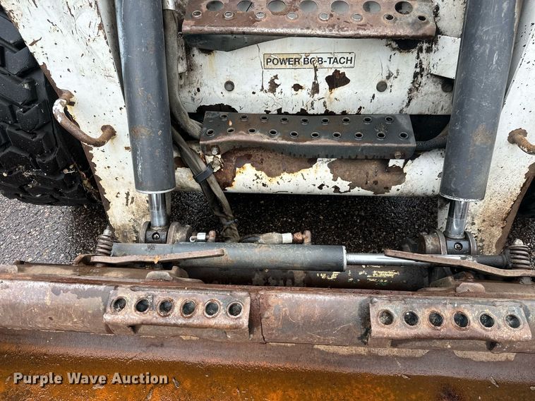 image for item EL0029 2004 Bobcat S250 skid steer loader
