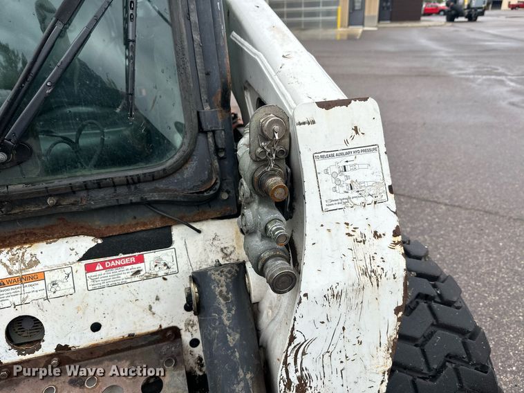 image for item EL0029 2004 Bobcat S250 skid steer loader