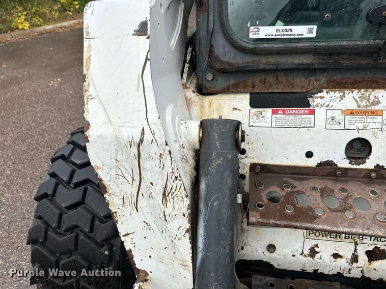 image for item EL0029 2004 Bobcat S250 skid steer loader