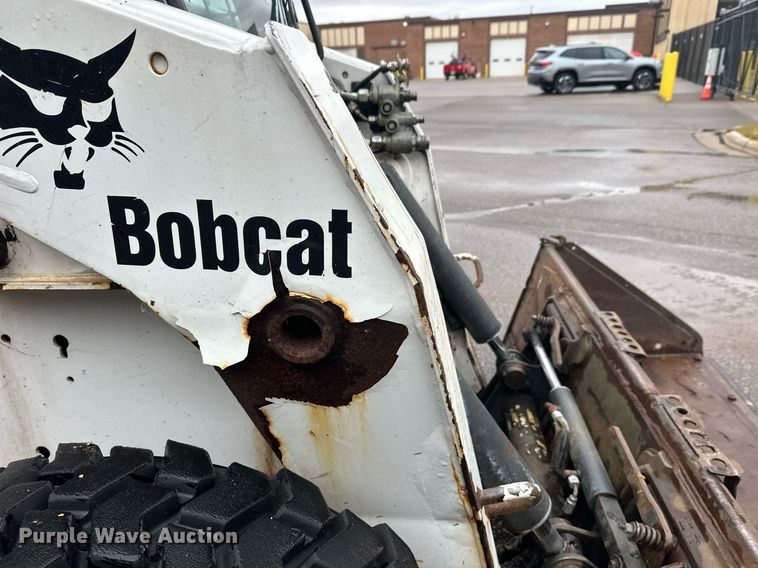 image for item EL0029 2004 Bobcat S250 skid steer loader