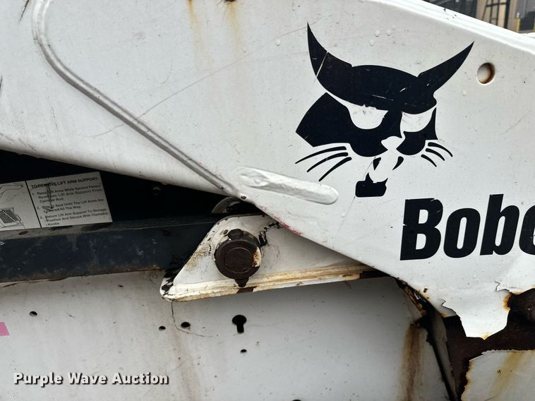 image for item EL0029 2004 Bobcat S250 skid steer loader