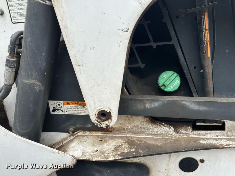 image for item EL0029 2004 Bobcat S250 skid steer loader