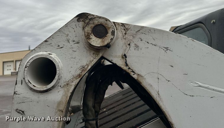 image for item EL0029 2004 Bobcat S250 skid steer loader