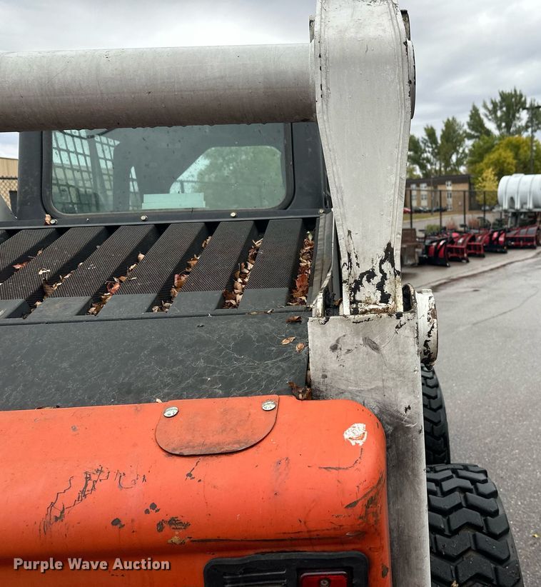 image for item EL0029 2004 Bobcat S250 skid steer loader