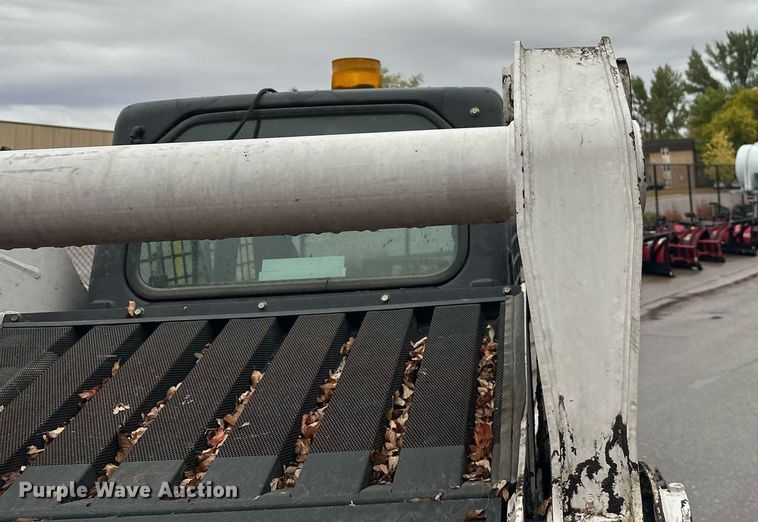 image for item EL0029 2004 Bobcat S250 skid steer loader