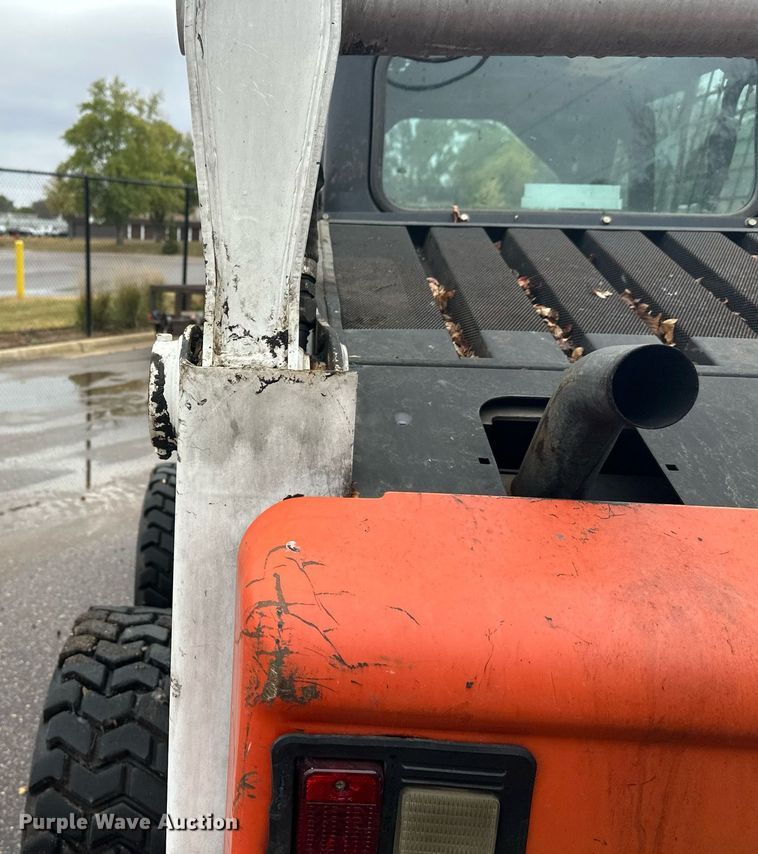 image for item EL0029 2004 Bobcat S250 skid steer loader