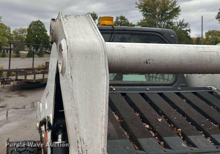 image for item EL0029 2004 Bobcat S250 skid steer loader