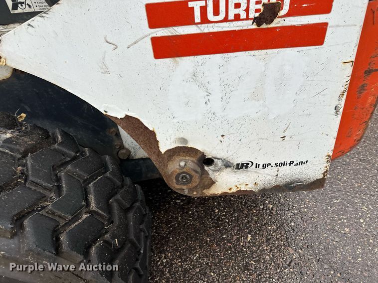 image for item EL0029 2004 Bobcat S250 skid steer loader