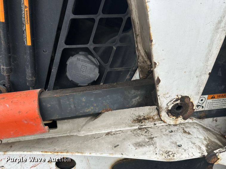 image for item EL0029 2004 Bobcat S250 skid steer loader