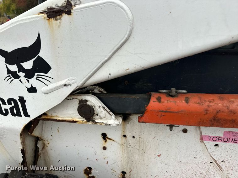 image for item EL0029 2004 Bobcat S250 skid steer loader