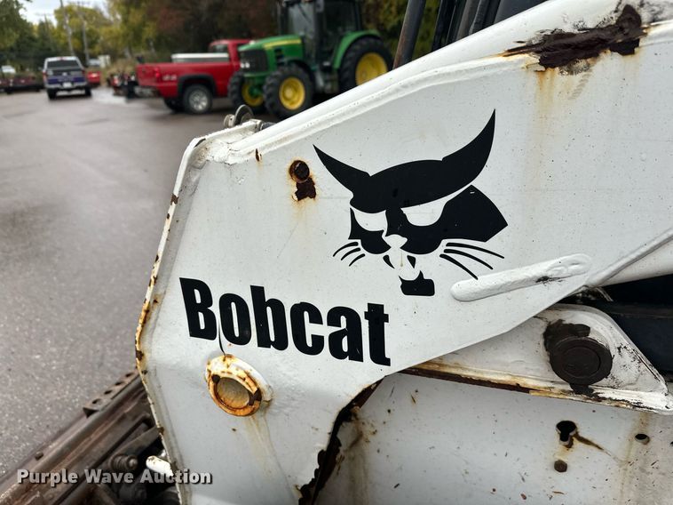image for item EL0029 2004 Bobcat S250 skid steer loader