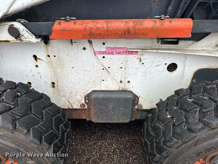 image for item EL0029 2004 Bobcat S250 skid steer loader