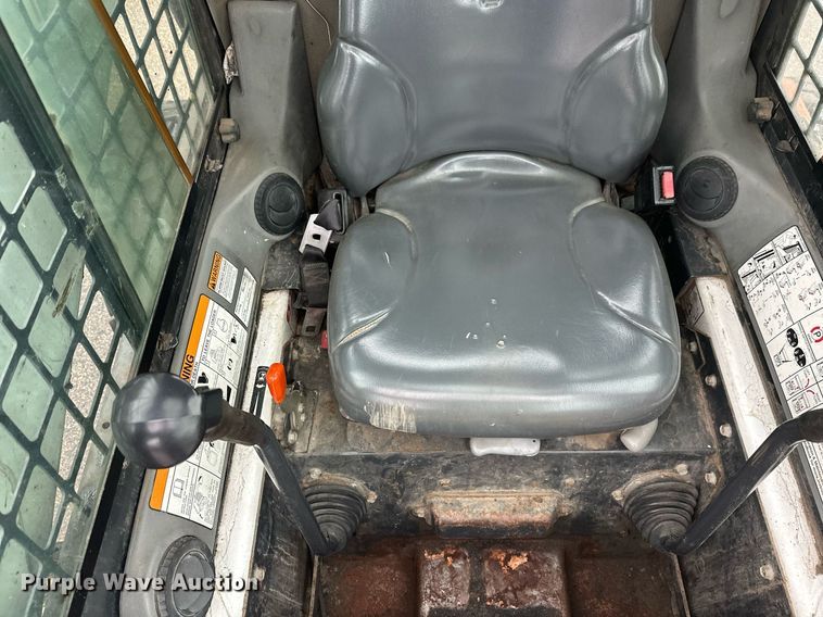 image for item EL0029 2004 Bobcat S250 skid steer loader