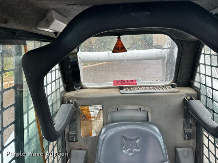 image for item EL0029 2004 Bobcat S250 skid steer loader