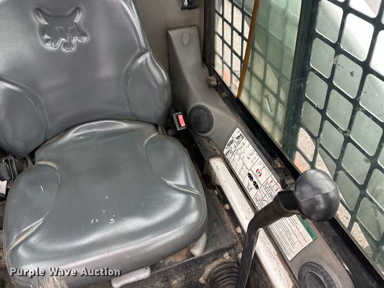 image for item EL0029 2004 Bobcat S250 skid steer loader