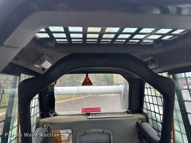 image for item EL0029 2004 Bobcat S250 skid steer loader