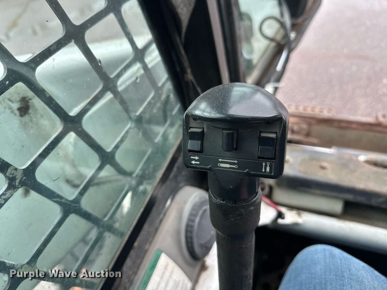 image for item EL0029 2004 Bobcat S250 skid steer loader