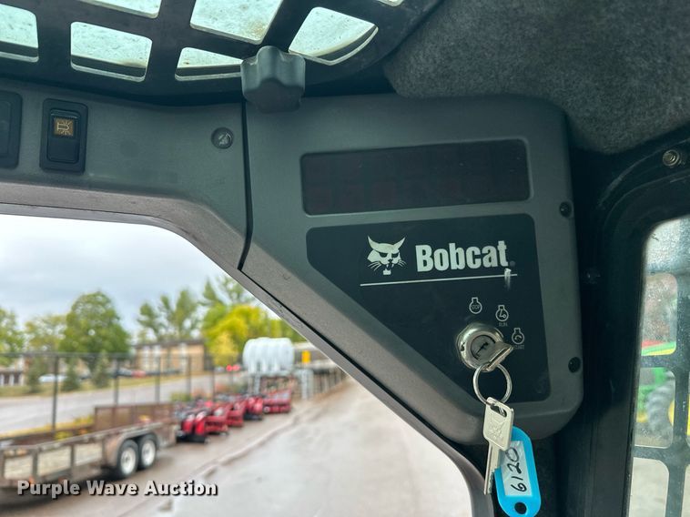 image for item EL0029 2004 Bobcat S250 skid steer loader