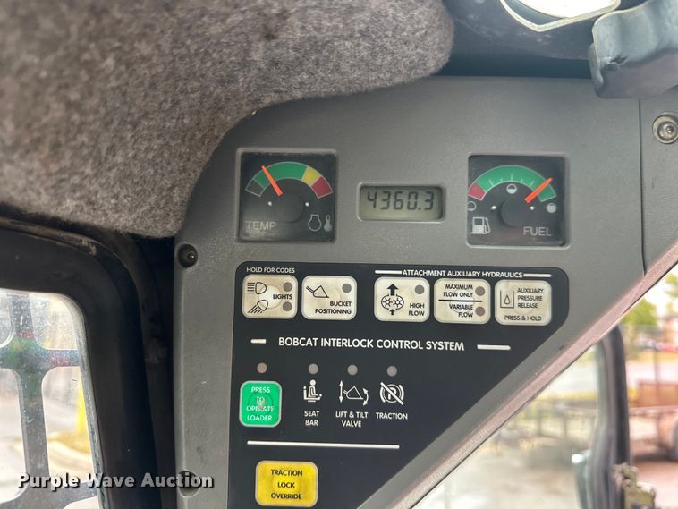 image for item EL0029 2004 Bobcat S250 skid steer loader