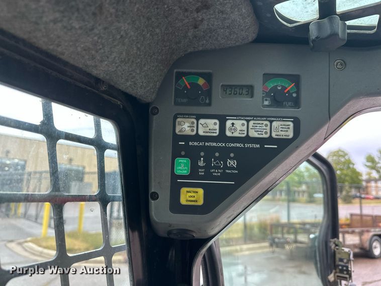 image for item EL0029 2004 Bobcat S250 skid steer loader