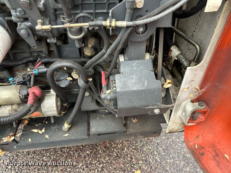 image for item EL0029 2004 Bobcat S250 skid steer loader